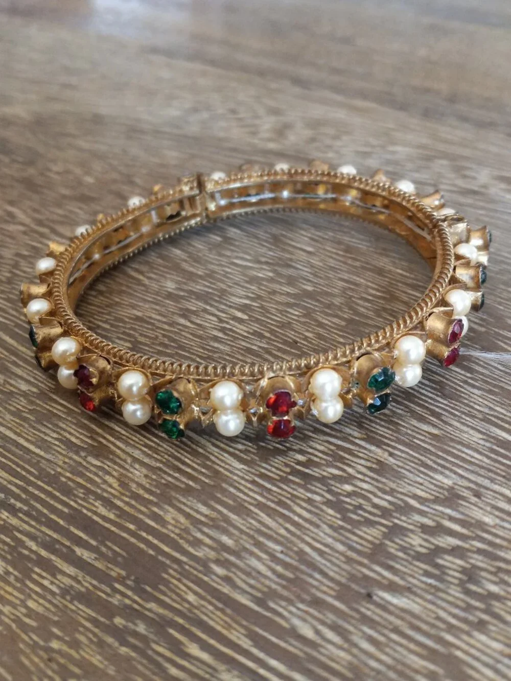 Vintag Ornate Florenza ? Goldtone Hinged Bangle Bracelet Faux Pearl Emerald Ruby